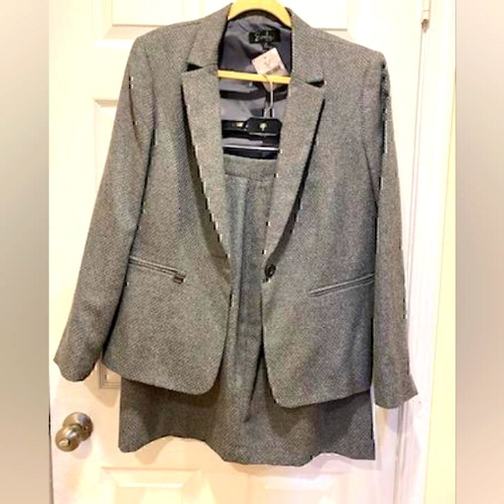 Emily Dress Suit, sz 18, Gray, NWT